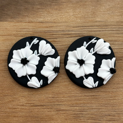 Clay Cabochon - Round - White Astrids on Black
