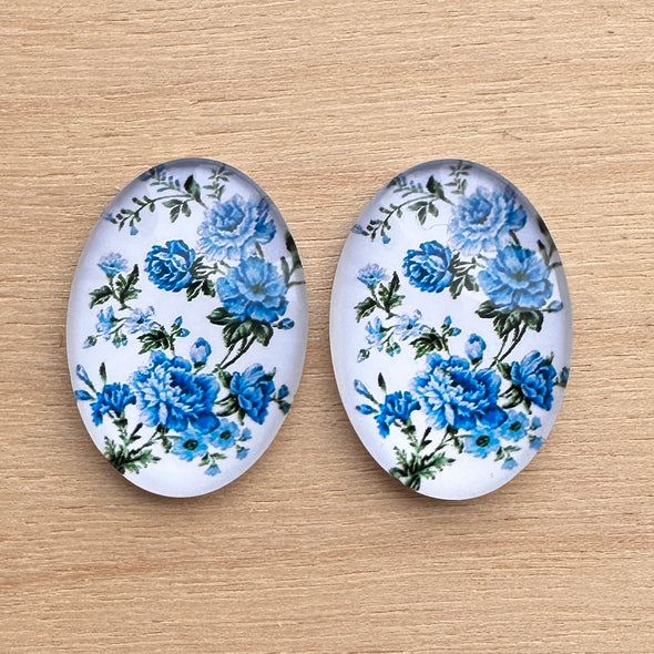 Glass Cab - Oval - Scattered Blue Roses
