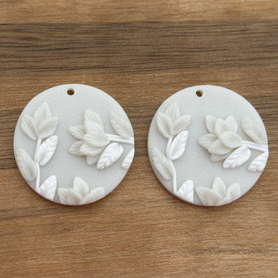 Clay Cabochon - Round - Two Tone White Floral