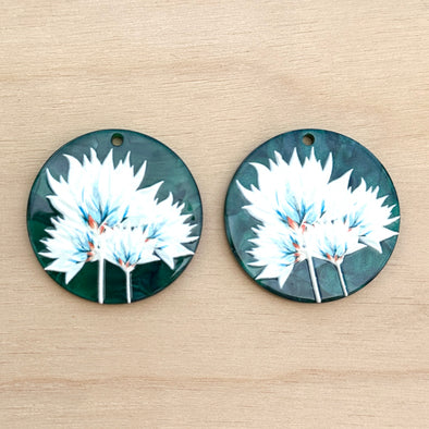 Acrylic Cab - White Asters on Green Circles