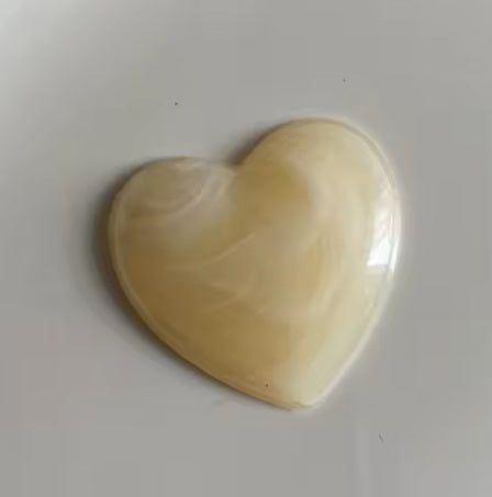 Acrylic Cab - Heart - Glossy Marble - Cream - 36 mm x 28 mm