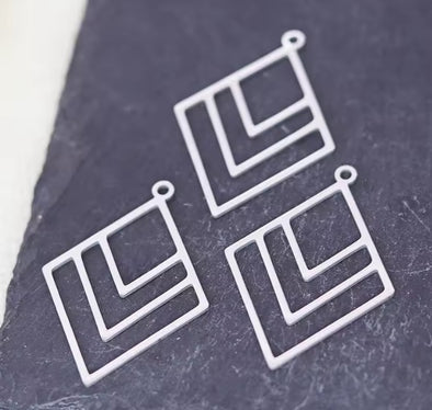 Jewelry Findings - Charm - Diamond Tiers - Silver