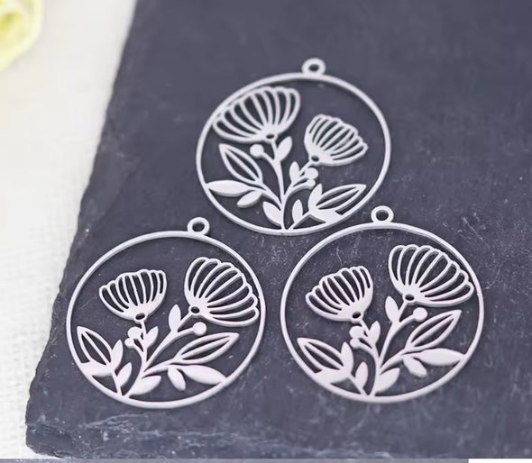 Jewelry Findings - Charm - Floral Rounds - Silver