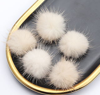 Fur Charm - 2 cm Round Pom-Pom - Beige