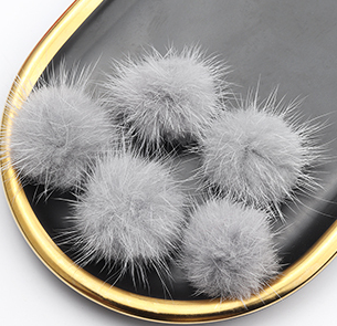 Fur Charm - 2 cm Round Pom-Pom - Soft Grey