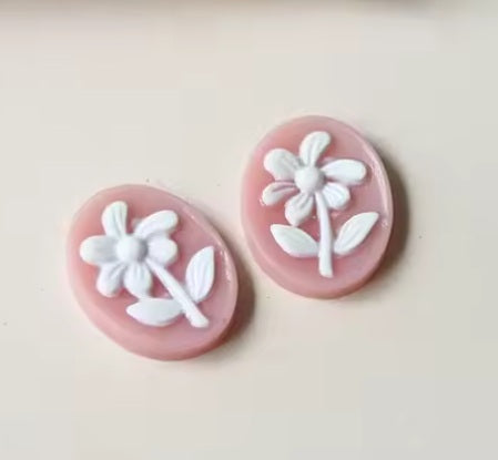 Acrylic Cab - Oval - Floral Cameo - Pink w/White